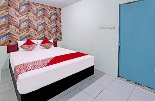 Trenggalek Hotel | OYO Life 92032 Utama Hotel & Karaoke