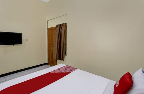 Jakarta Utara Hotel | OYO 3767 Permata House
