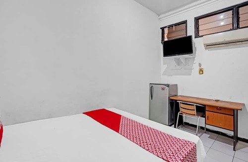 Surabaya Hotel | OYO Life 90791 Royale Margorejo