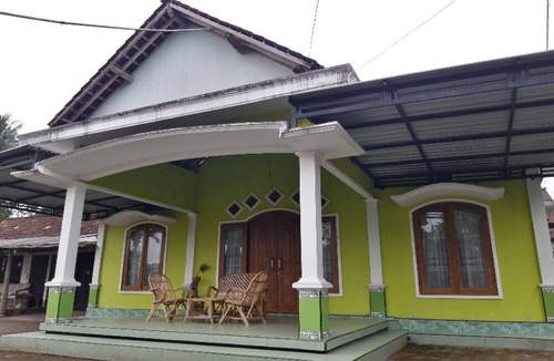 Banjarasri Hotel | OYO Homes 91083 Desa Wisata Plosokuning Syariah
