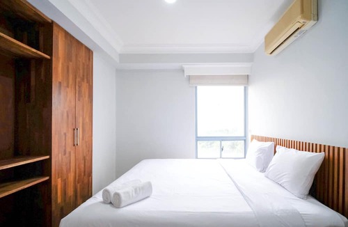 Suko Manunggal Apartment | Homey 2Br With Extra Room At Taman Beverly Apartment