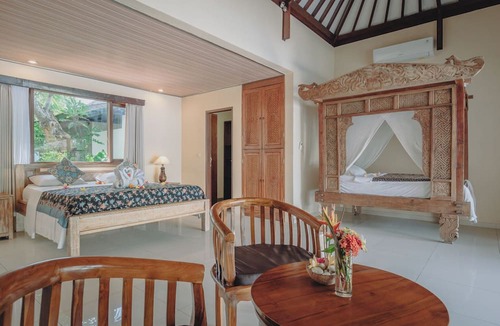 Lovina Hotel | Frangipani Beach Hotel