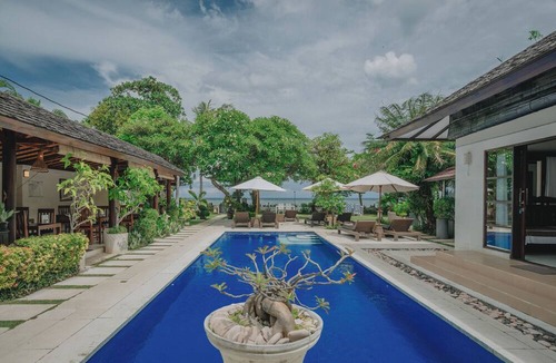 Lovina Hotel | Frangipani Beach Hotel