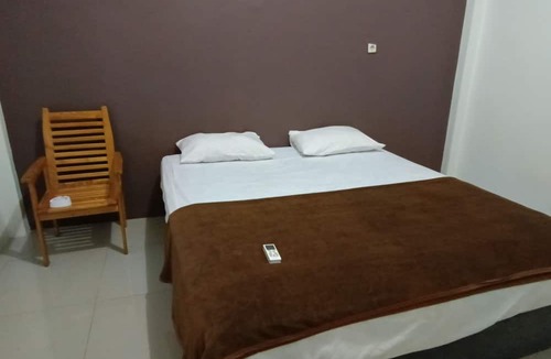 Banjarmasin Hotel | Hotel O Fanilly Guest House MarabahanNearJembatan Rumpiang