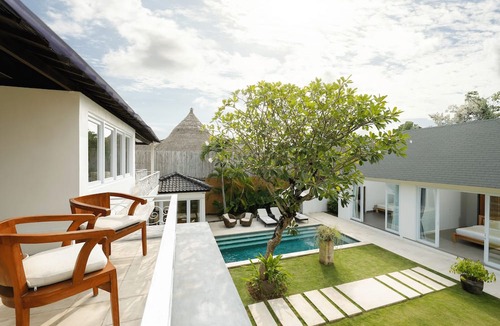 Sunset Road Villa | Swarna Villa by Nakula