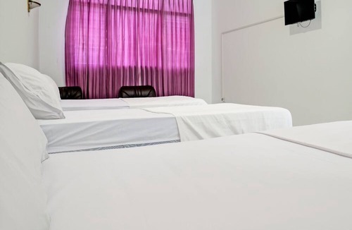 Sukabumi Hotel | OYO 92324 Hotel Sinar Rejeki