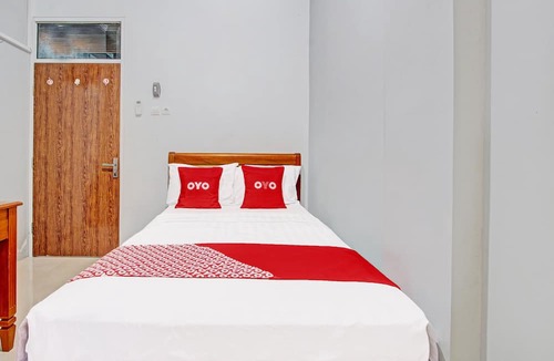 Kendal Hotel | OYO 91960 Fariza House Syariah