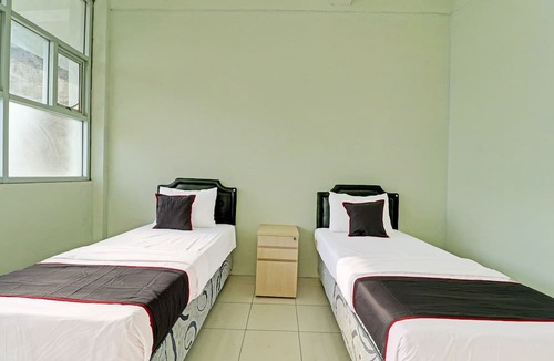 Parongpong Hotel | Capital O 91466 Hotel Neu Backpacker Tf Syariah (smk Tb)