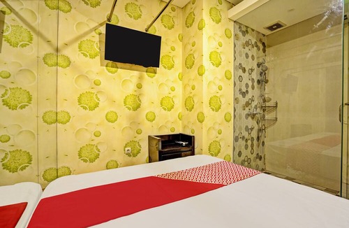 Gubeng Hotel | Super OYO Capital O 92633 Spring Hotel Gubeng