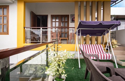 Pogung Lor Villa | Bisma Balcony Homestay