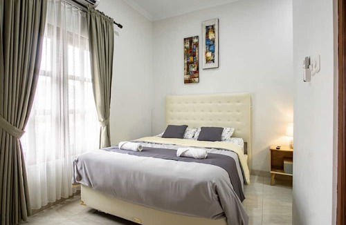 Pogung Lor Villa | Bisma Balcony Homestay
