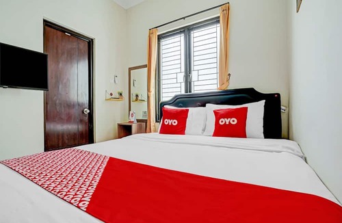 Karawang Hotel | OYO Life 90211 I-sidji Inn