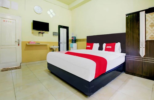 Prabumulih Hotel | OYO 90307 Fj Alfaeyza Kost