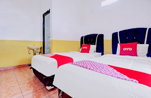 Prabumulih Hotel | OYO 90307 Fj Alfaeyza Kost