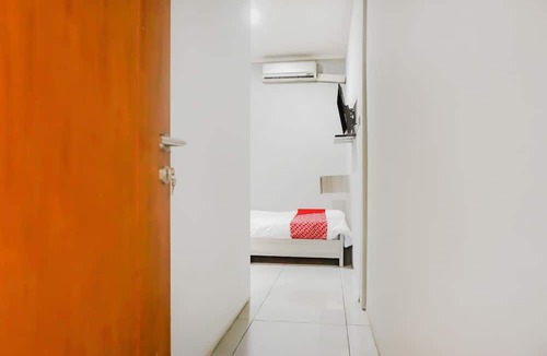 Depok Hotel | OYO 90220 Pendowo Limo Syariah