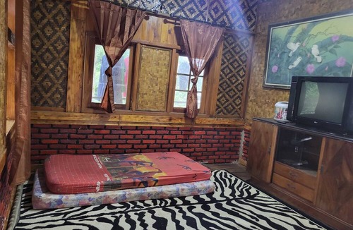 Pamijahan Hotel | EXPRESS O 92345 Villa Bidadari