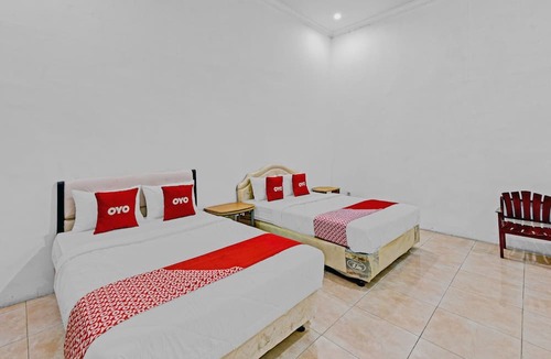 Kebasen Hotel | OYO 3479 Hotel Intan