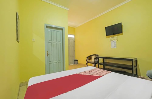 Salatiga Hotel | OYO 92485 Hotel Family