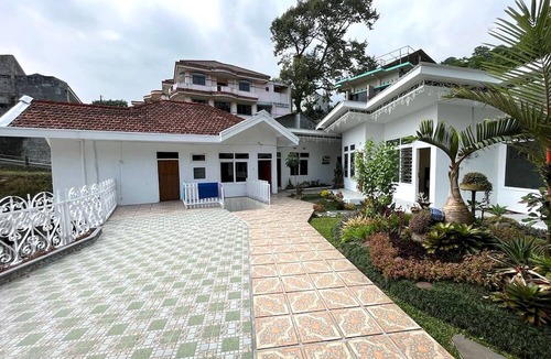 Pasuruan Hotel | OYO LIFE 92844 Penginapan Cibodas