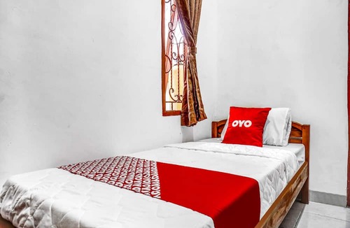 Pondok Aren Hotel | OYO 90846 Guesthouse Bintaro Asri Syariah