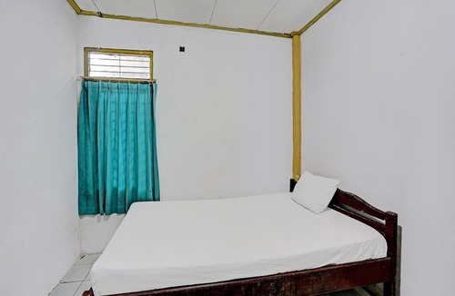 Kotabangun Hotel | SPOT ON 92529 Penginapan Wisma Bintang Syariah Near MTs Al Ma'arif Kota Bangun