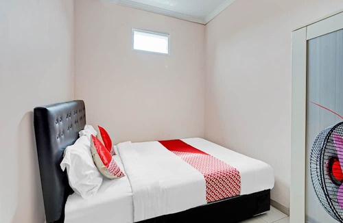 Kediri Hotel | OYO 90234 Dhoho Family Guest House