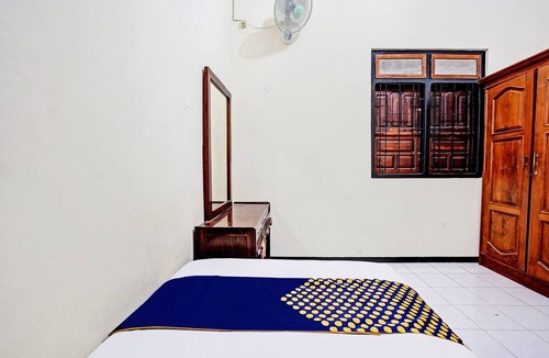 Tuban Sub-District Hotel | OYO Life 92785 Wisma Trubus Syariah