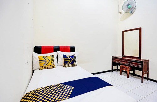 Tuban Sub-District Hotel | OYO Life 92785 Wisma Trubus Syariah