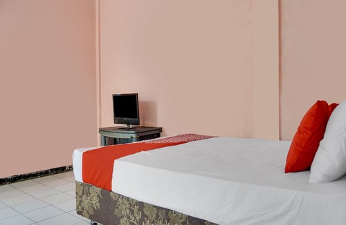 Cikampek House | Hotel O Mutiara Guest House