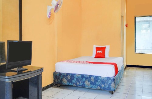 Cikampek House | Hotel O Mutiara Guest House