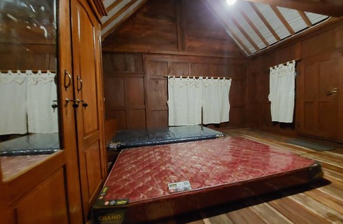 Bangunjiwo House | Mbok Niem Cafe and Cottage