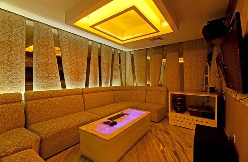 Gambir Hotel | REDTOP Hotel & Convention Center