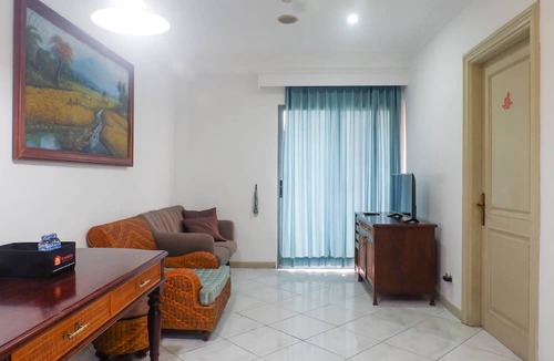 Suko Manunggal Apartment | Spacious Classic 1BR Apartment at Taman Beverly