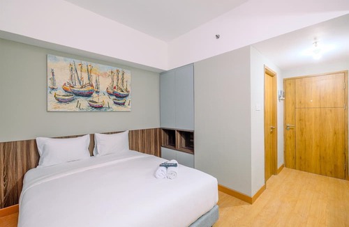 Duren Sawit Apartment | Comfortable Pool View Studio Room at LRT City Jatibening Apartment