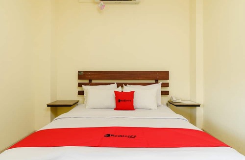 Padang Hotel | RedDoorz near Jembatan Siti Nurbaya Padang