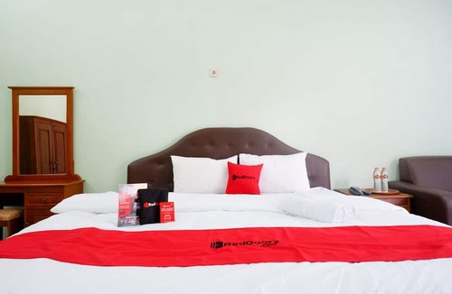 Cilacap House | RedDoorz Plus near Stadion Wijaya Kusuma