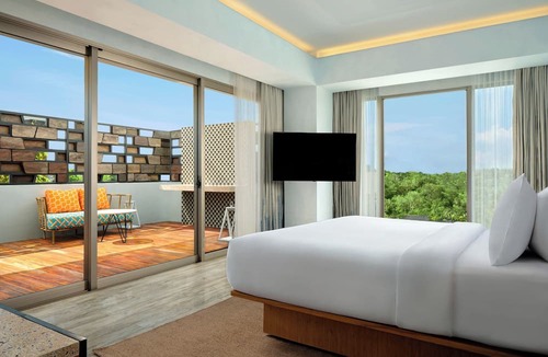 Batubelig Hotel | Aloft by Marriott Bali Seminyak