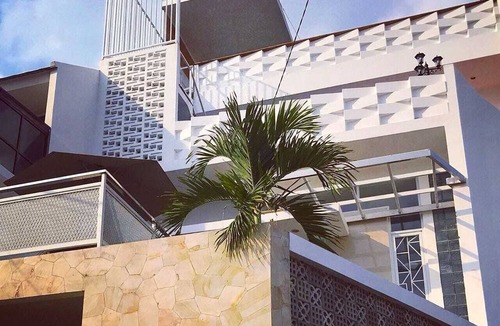 Bandung Villa | De Villa Atas Bukit by HouseinBandung