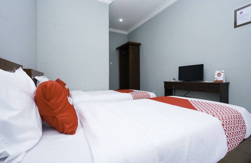 Bojonegoro Hotel | OYO 2493 Lotus Hotel Syariah
