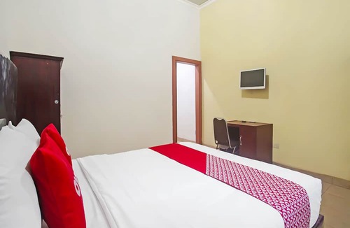 Metro Hotel | OYO 1804 Guest House Oema'h Opa