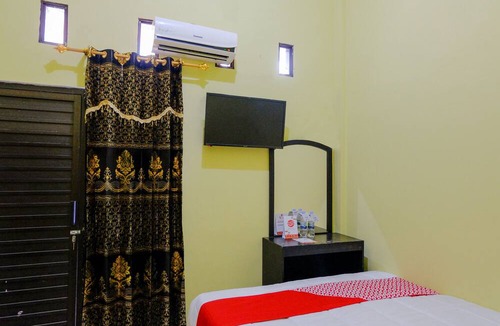 Madiun Hotel | OYO 1784 Hj. Aniek Residence