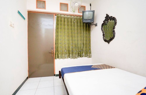 Probolinggo Hotel | OYO Life 2090 Ratna Backpacker Syariah
