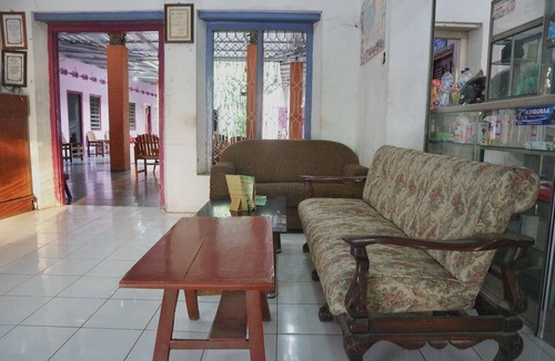 Ponorogo Hotel | OYO Life 1972 Aman Family Inn Syariah