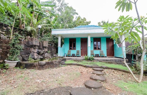 Wonosari Hotel | Rock Garden Homestay & Resto