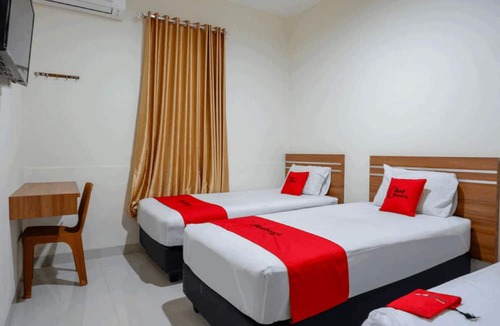 Purwokerto House | RedDoorz near Living Plaza Purwokerto