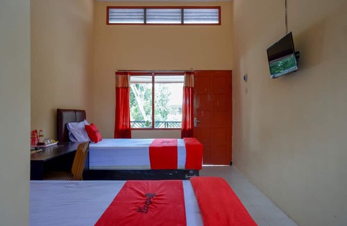 Banyumas House | RedDoorz Syariah near Alun Alun Purwokerto