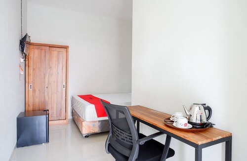 Tegal House | RedDoorz Plus Syariah near Stasiun Tegal 2