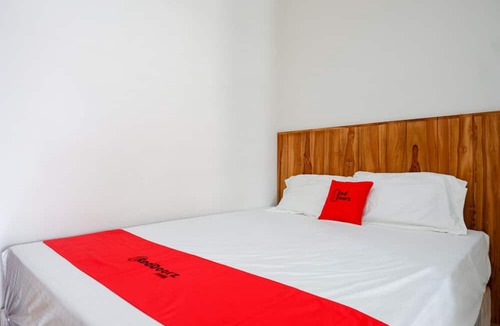 Tegal House | RedDoorz Plus Syariah near Stasiun Tegal 2