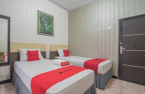 Penajam Hotel | RedDoorz Syariah near Taman Rozeline Penajam
