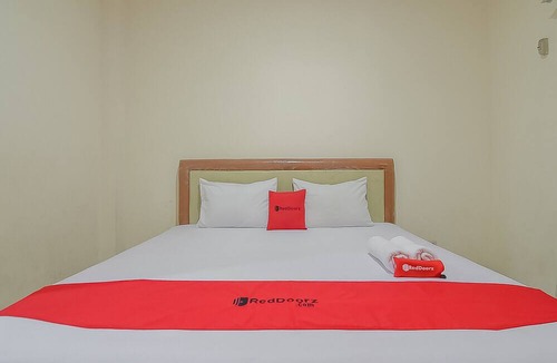 Cileunyi House | RedDoorz near IPDN 2